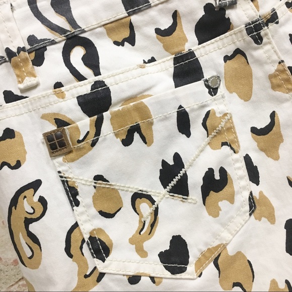 Insight Leopard Denim Shorts - Picture 5 of 5